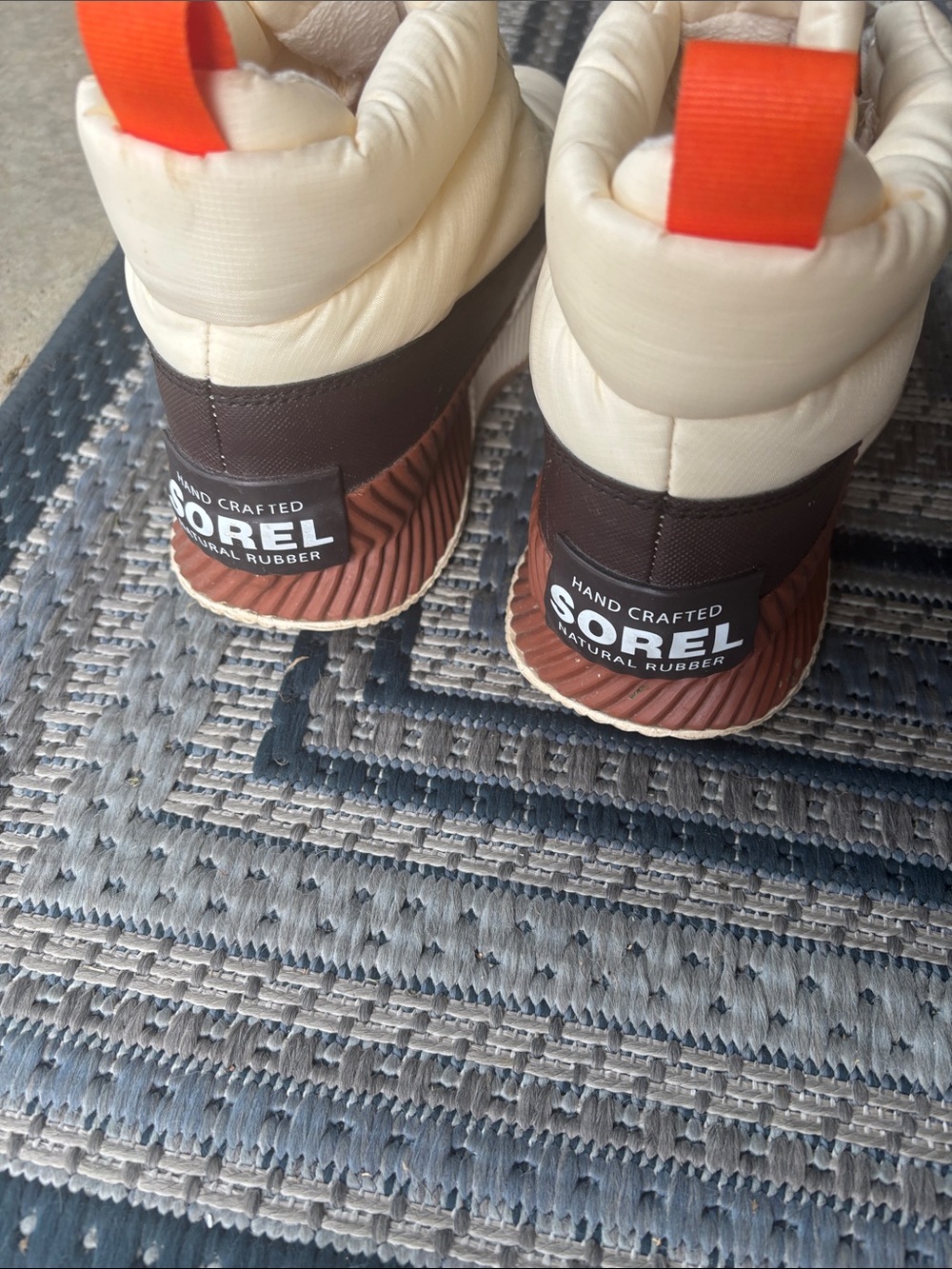 Sorel  Cream Quilted Zip-Front Sneakers with Brown Trim size 6 - Picture 2 of 4